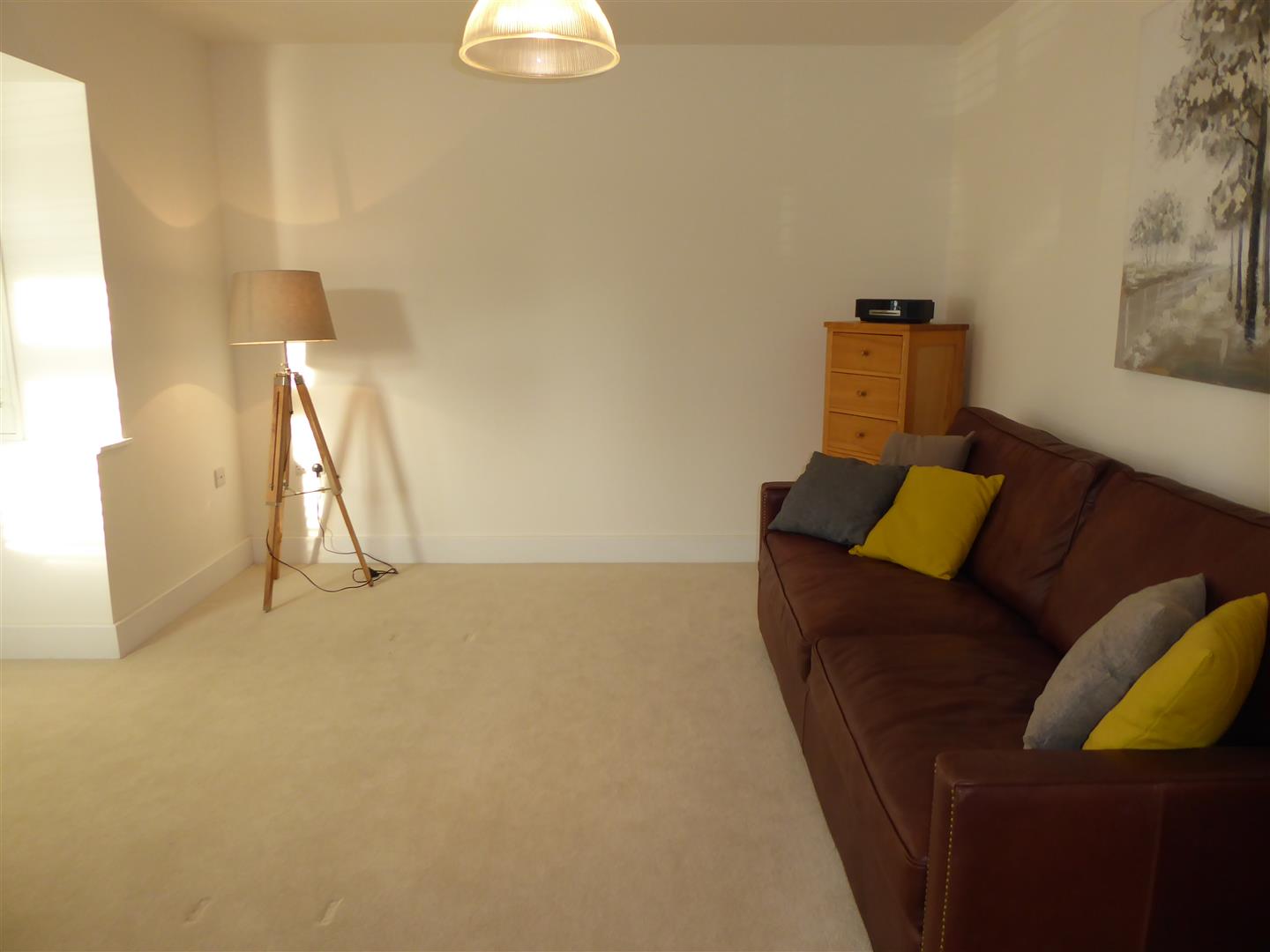 FAMILY ROOM (FRONT)